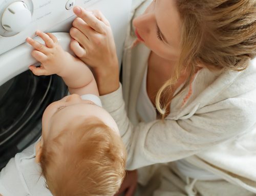 Cómo lavar la ropa del bebé para cuidar su delicada piel y que las prendas duren mucho más
