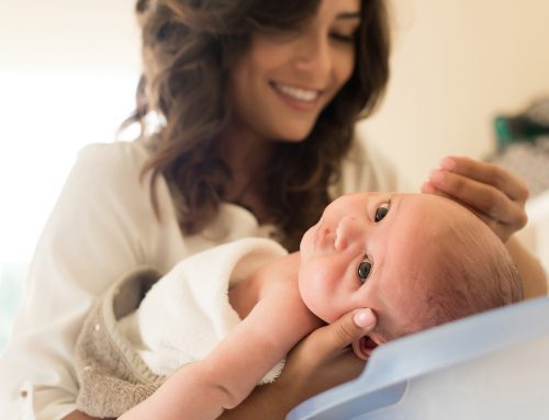 Shantala, el masaje para el bebé con gases que todos los padres deberían conocer